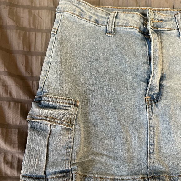 Mini Jeans Skirt - Light Denim - Stretchy Denim - High-Waisted - US 4 - SHEIN - Picture 2 of 7